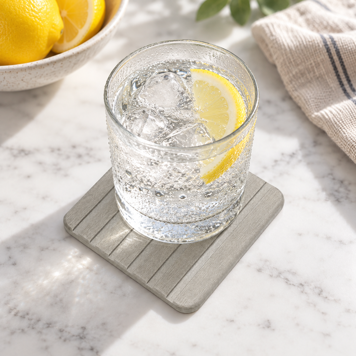 Dessous De Verre En Diatomite Grise – Gris Clair sur un bureau lumineux
