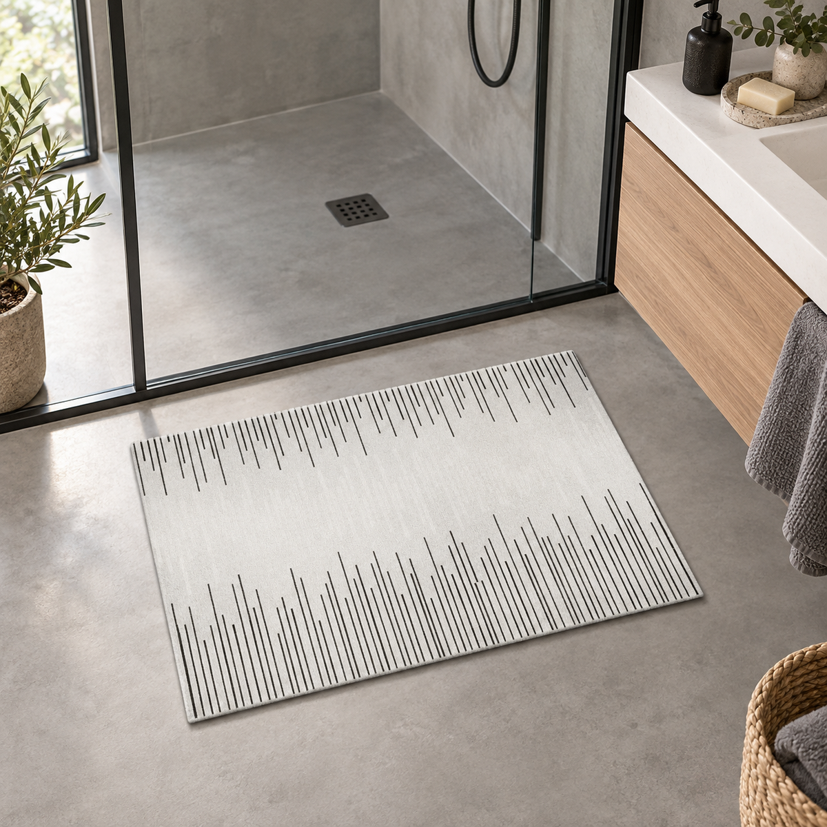 Tapis De Bain 60x90 – Lignes Montantes dans une salle de bain contemporaine